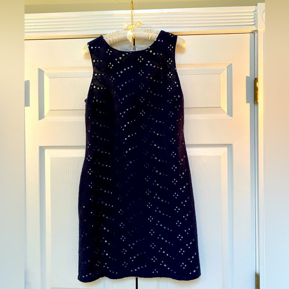 Tommy Hilfiger Sleeveless Shift Dress in Navy with white lining.  Size 10